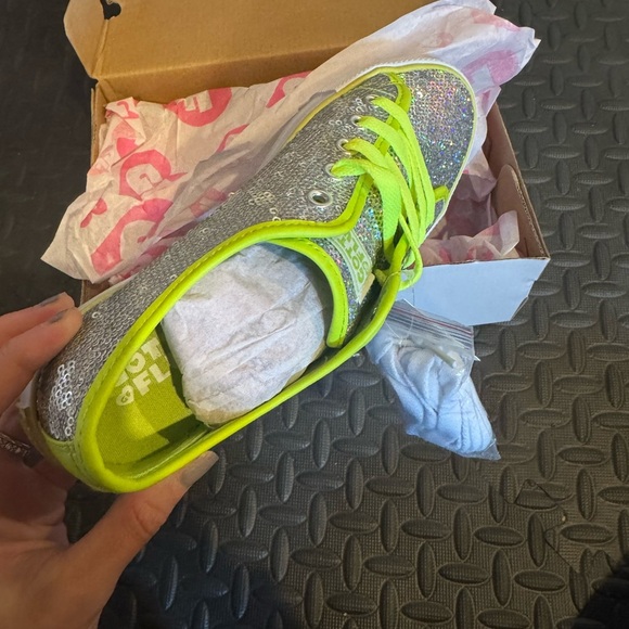Gotta Flurt • NWT Women's Pizazz Silver/Lime Sequin Sneaker - Picture 5 of 6